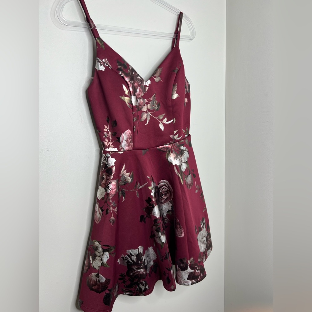 Crystal Doll maroon/red floral v-front peplum hem lined dress. Medium Prom - Picture 4 of 9